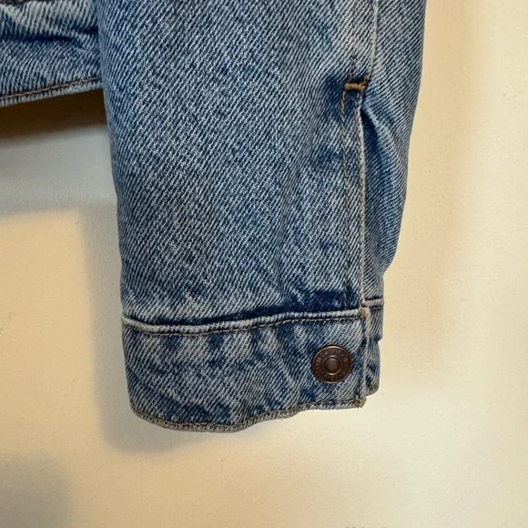Levi's Medium Wash Sherpa Lined Denim Jacket - Picture 6 of 7